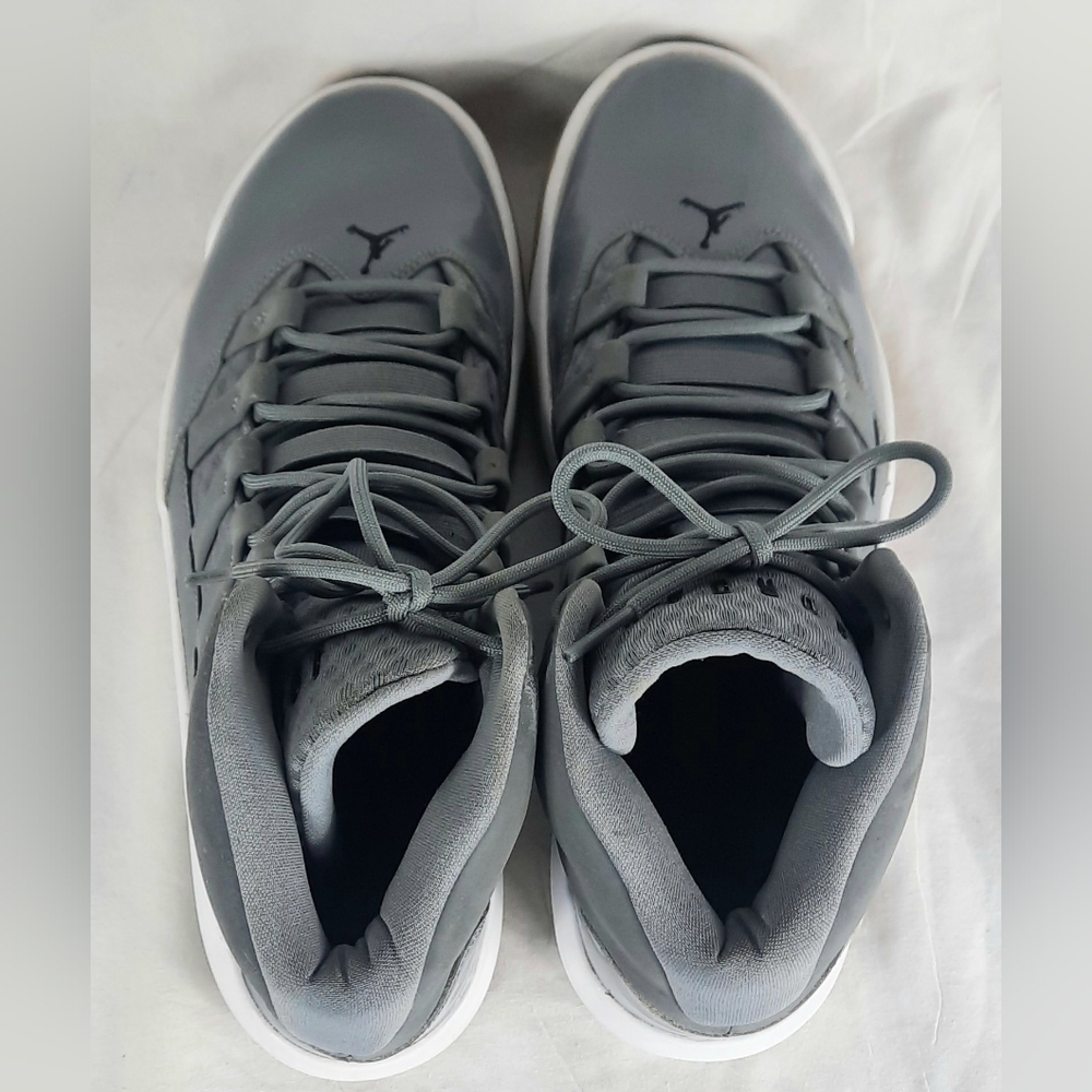 Nike Air Jordan Max Aura Mens Shoes Size 10 AQ9084-010 Cool Gray Basketball - Picture 9 of 14